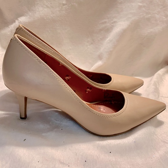 Coach Shoes - Coach Leather Pumps Size 9 Waverly Heels Coach Beechwood / Nude Gold-Tone Logo